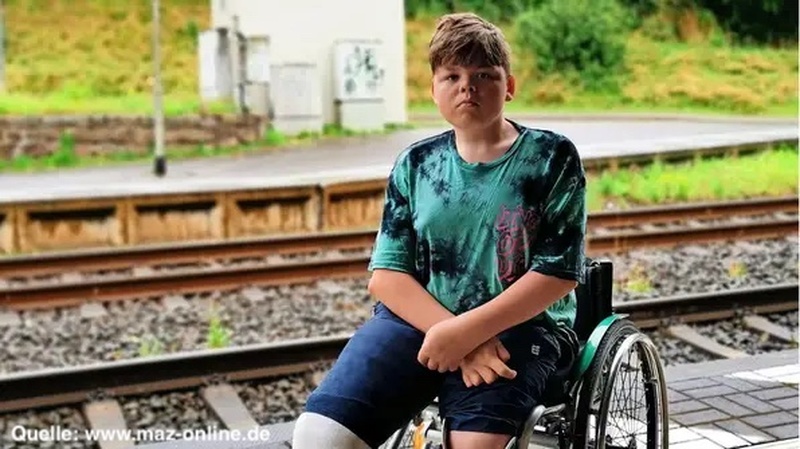 Deutsche Bahn lässt Rollstuhlfahrer auf Klassenfahrt am Bahnsteig zurück, Falkensee